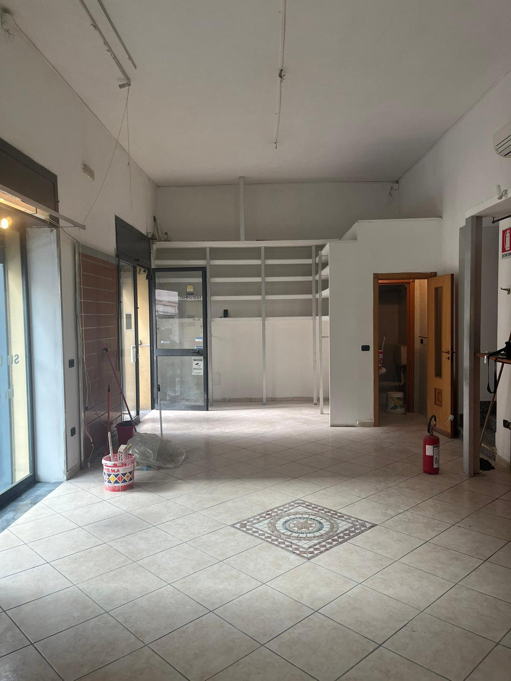LOCALE COMMERCIALE FITTASI