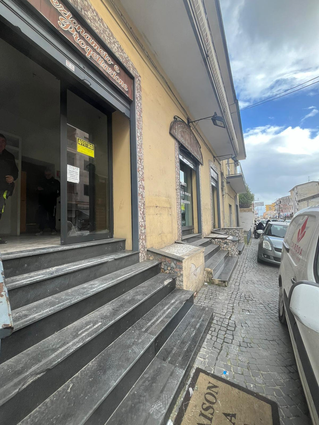 LOCALE COMMERCIALE FITTASI