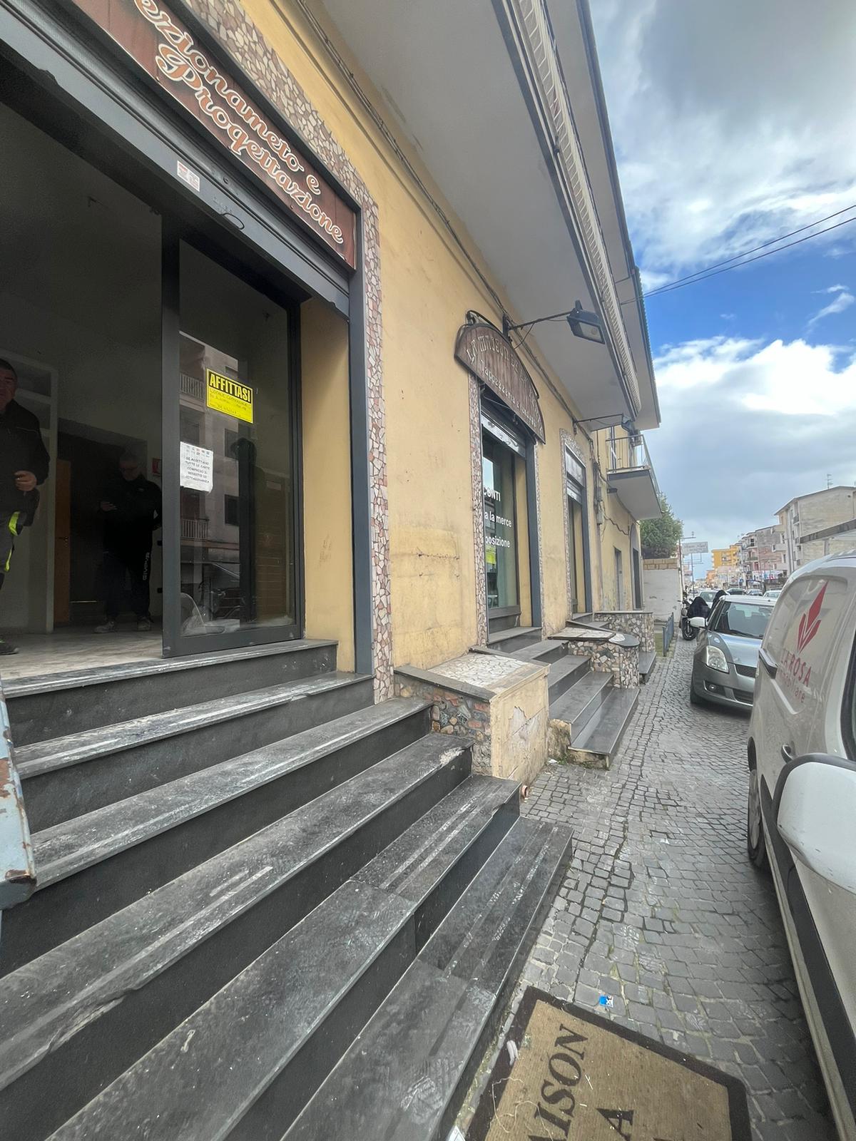 LOCALE COMMERCIALE FITTASI